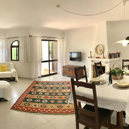 Hébergement de vacances Charming House In + Pool