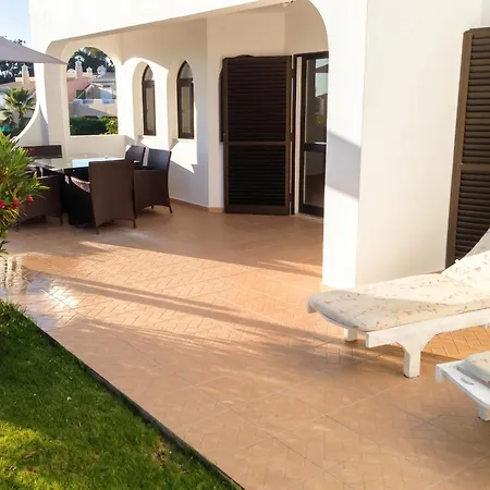 Charming House In + Pool Hébergement de vacances *