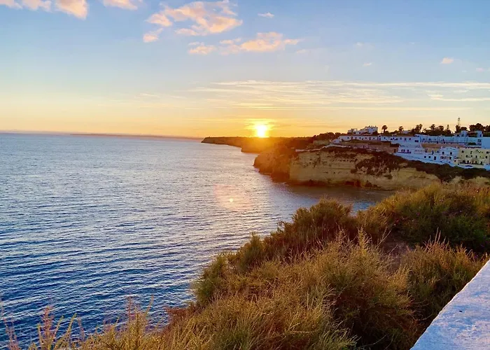 Charming House In + Pool Ferienhaus *